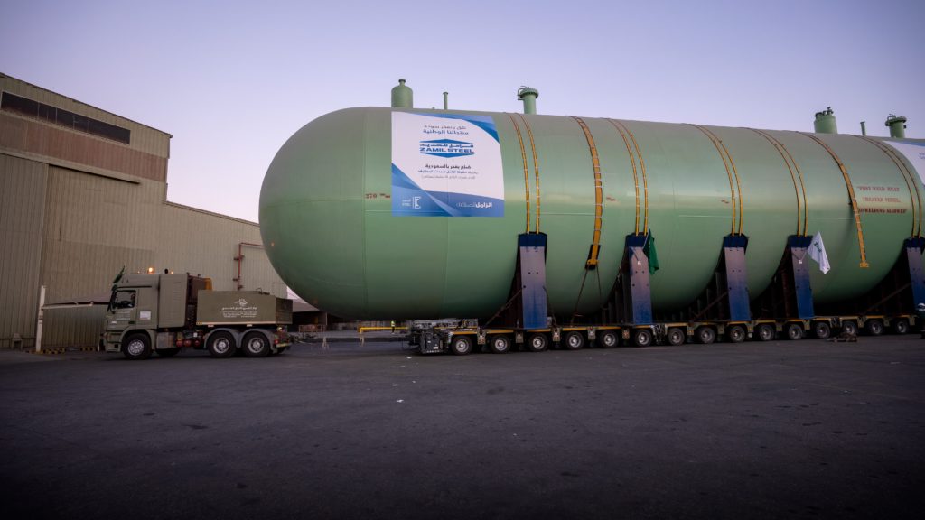 Zamil Steel Mounted one of the Largest Gas Tank (100 Saudi) Zamil